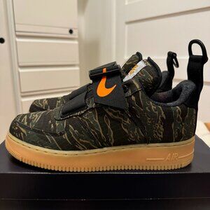 Nike Air Force 1 Utility Low PRM WIP Carhartt Mens Sz 9.5 Camo Green AV4112-300